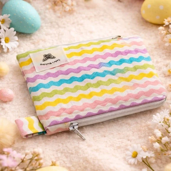 Pastel Rainbow Quilted Keychain Wallet - Picture 2 of 4